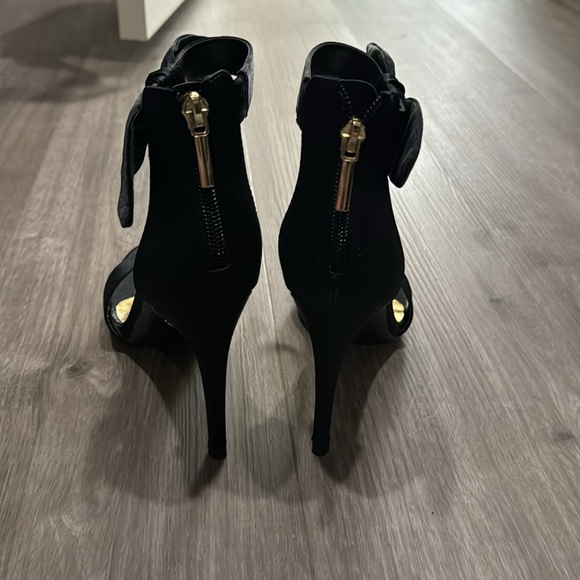 Thalia Sodi Bow Heels - Picture 4 of 11